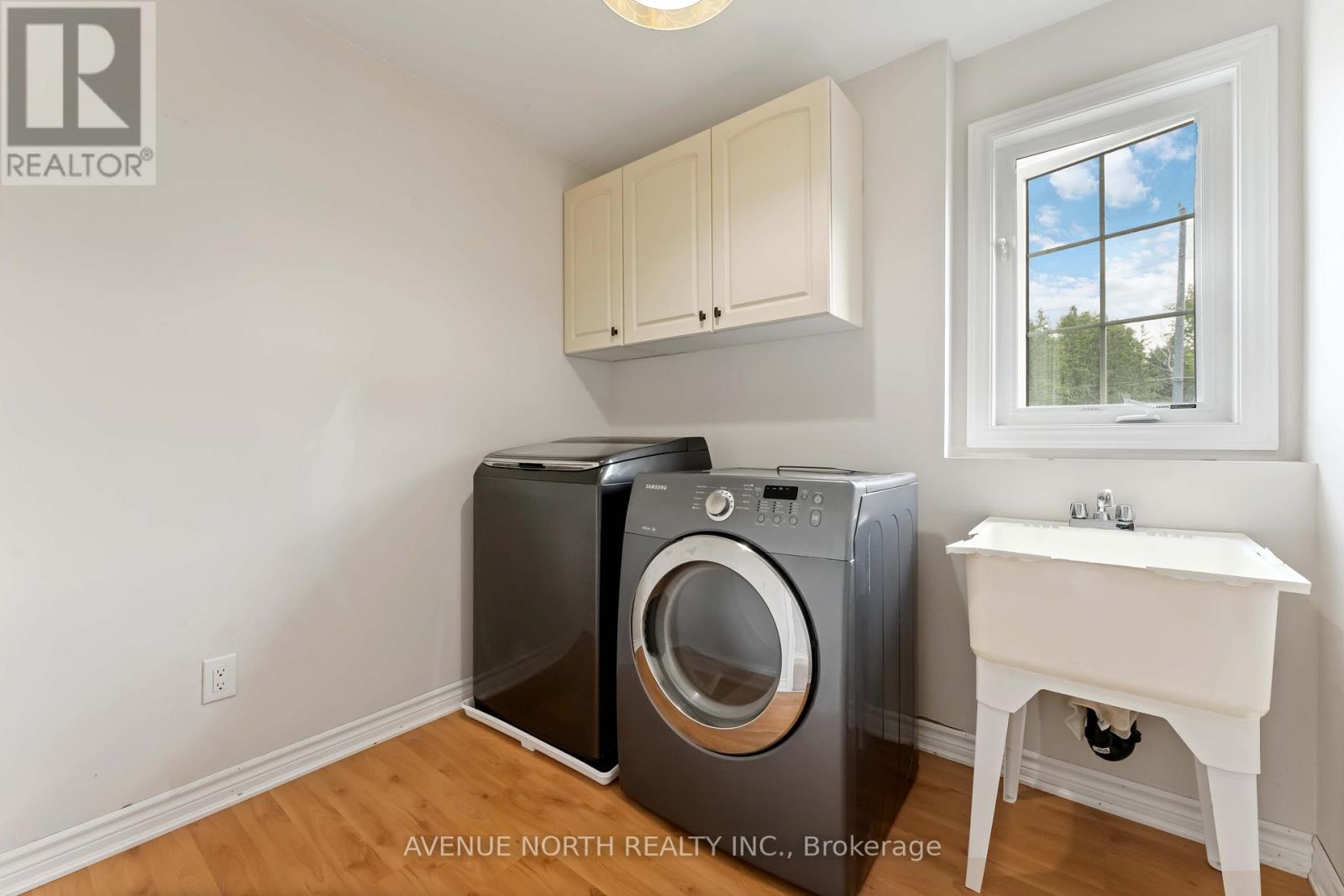 Photo 23 of 563 Foxlight Circle, Ottawa ON