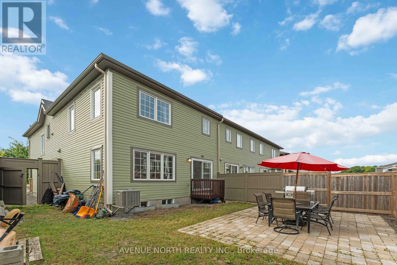 Photo 25 of 563 Foxlight Circle, Ottawa ON