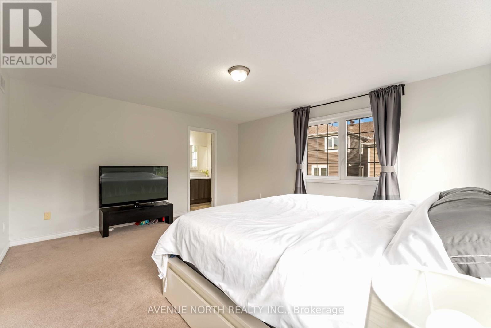 Photo 16 of 563 Foxlight Circle, Ottawa ON