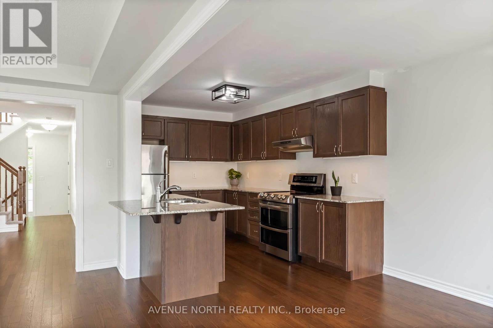 Photo 8 of 563 Foxlight Circle, Ottawa ON