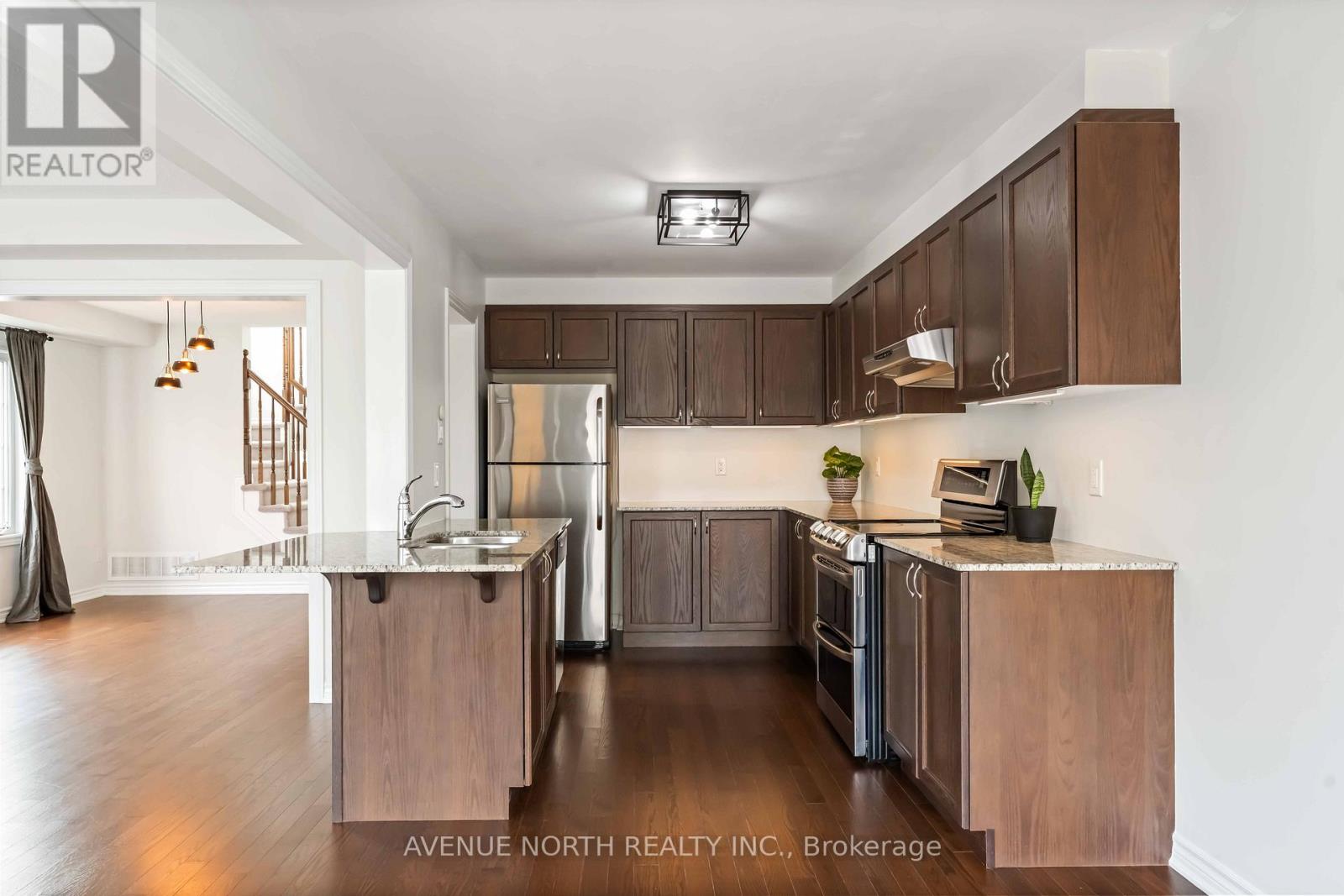Photo 9 of 563 Foxlight Circle, Ottawa ON