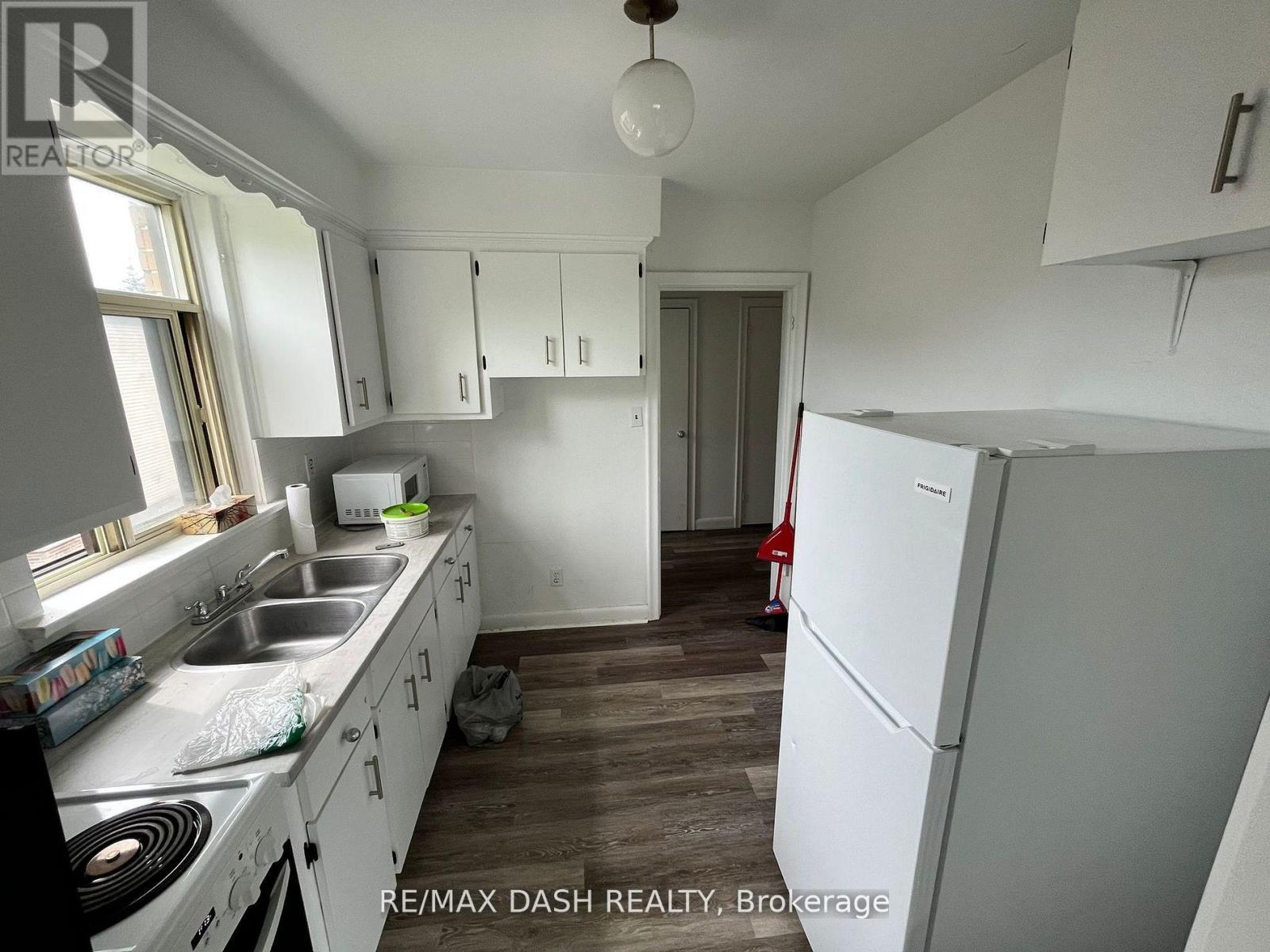 Photo 6 of 8 52 Neptune Drive, Toronto ON