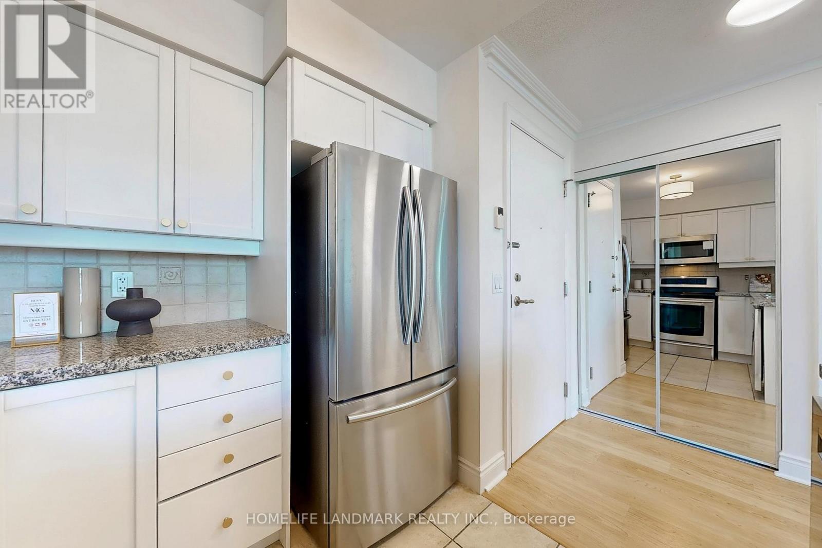 Photo 10 of 1405 15 Greenview Avenue, Toronto ON