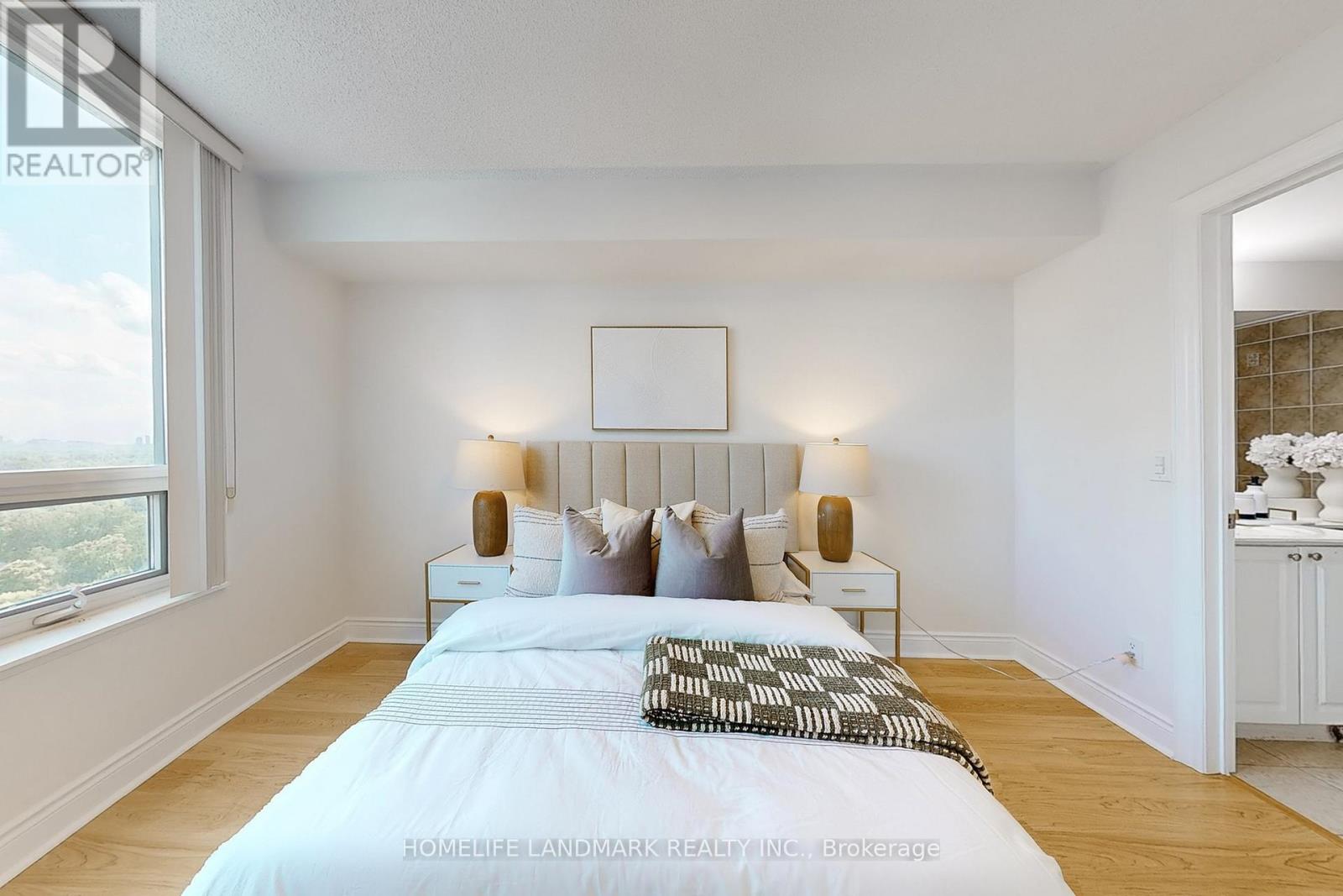 Photo 12 of 1405 15 Greenview Avenue, Toronto ON