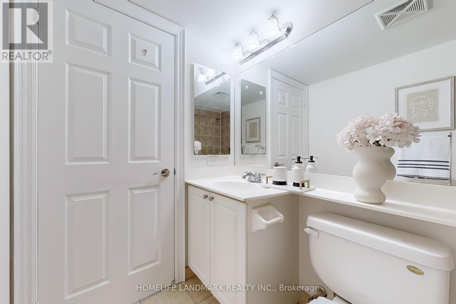 Photo 13 of 1405 15 Greenview Avenue, Toronto ON