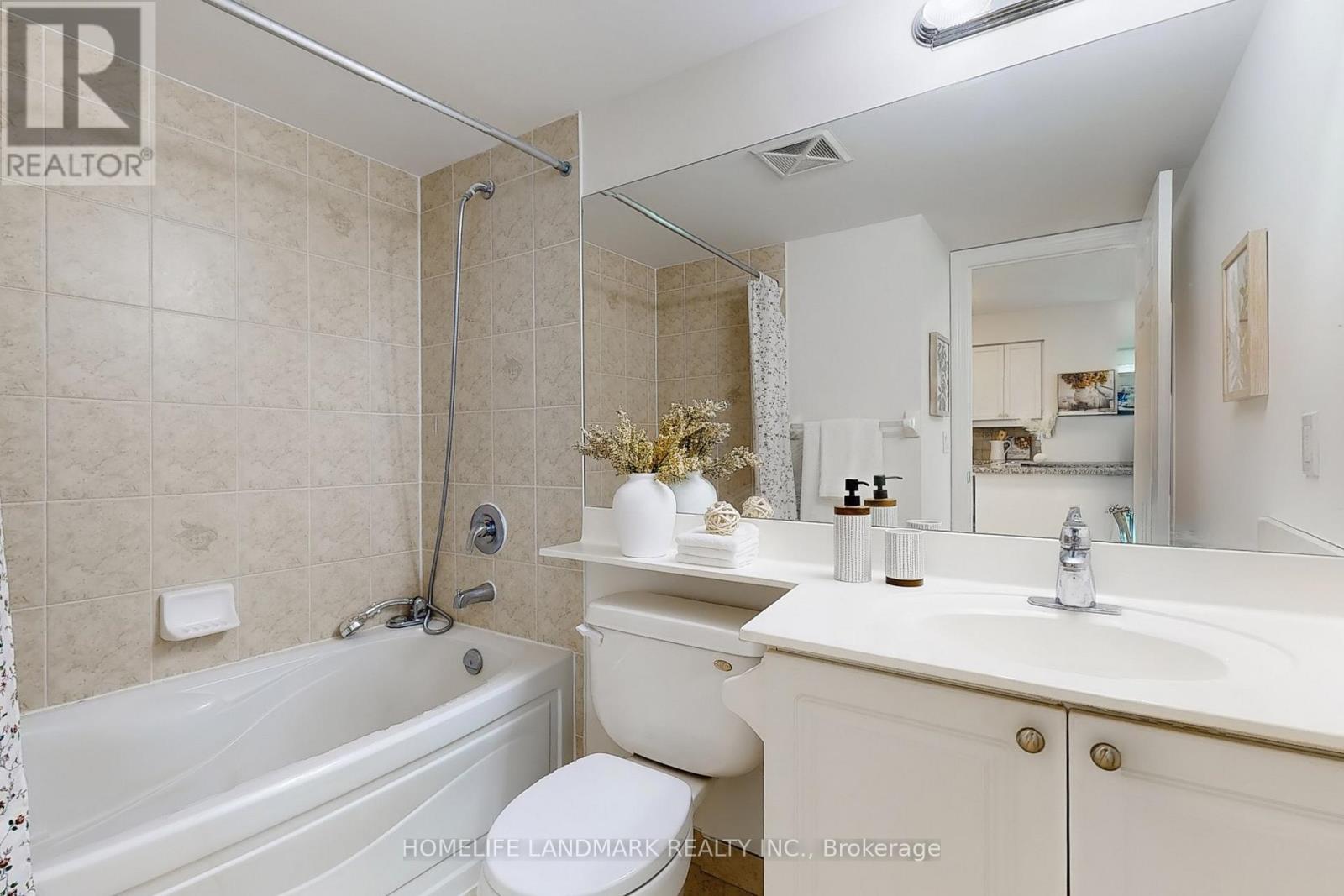 Photo 16 of 1405 15 Greenview Avenue, Toronto ON
