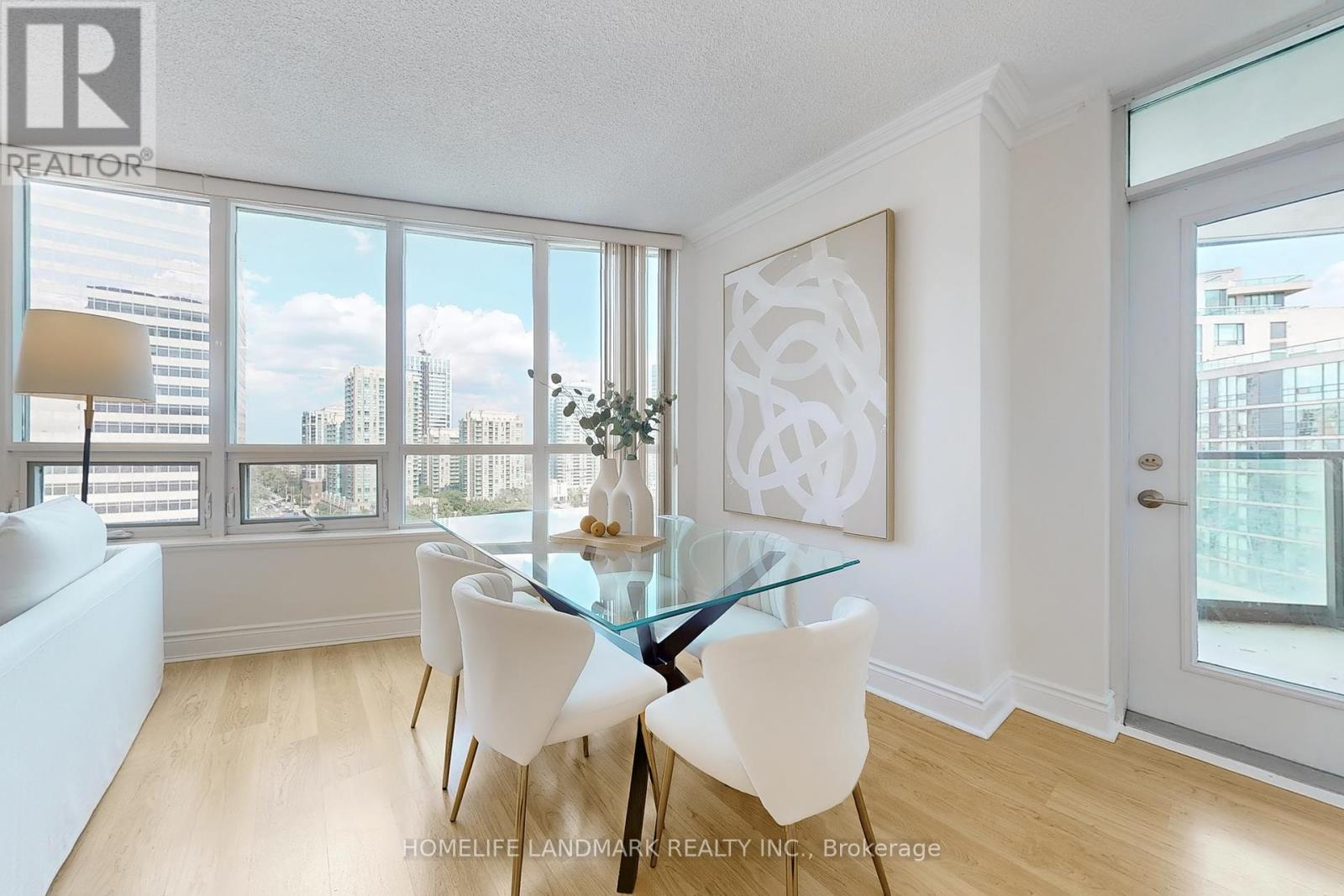 Photo 4 of 1405 15 Greenview Avenue, Toronto ON