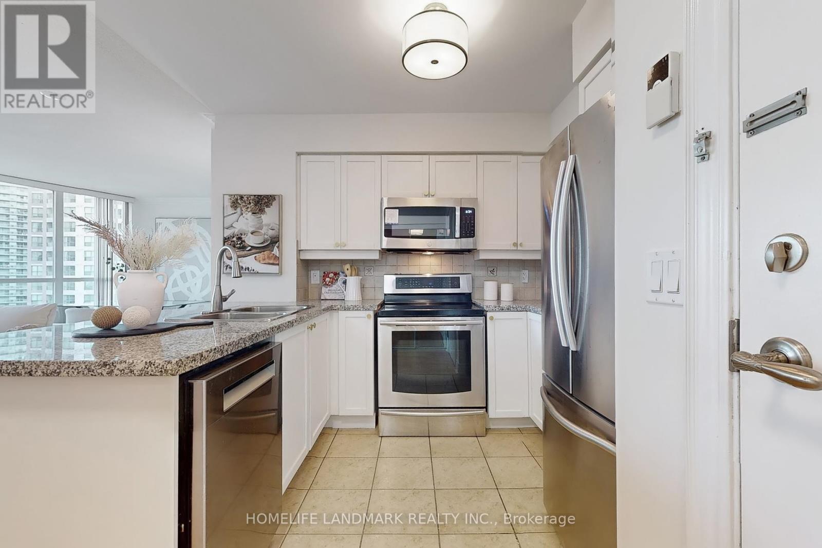 Photo 8 of 1405 15 Greenview Avenue, Toronto ON