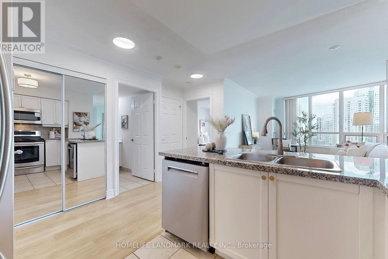 Photo 9 of 1405 15 Greenview Avenue, Toronto ON