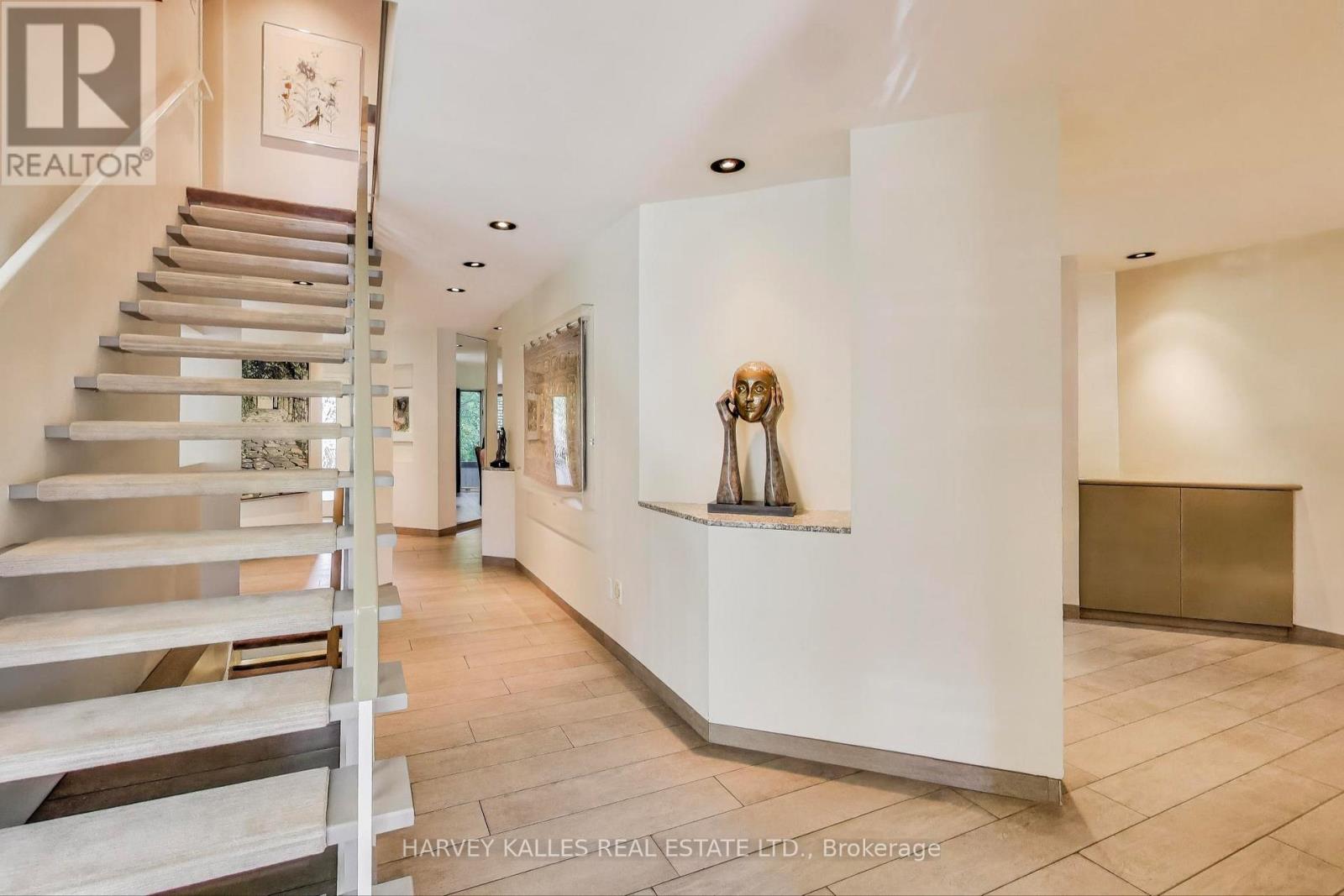 Photo 5 of 103 Vesta Drive, Toronto ON