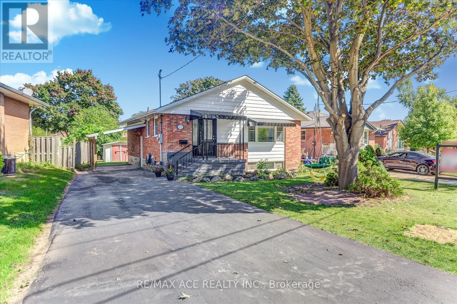 Photo 2 of 571 Farewell Street, Oshawa ON
