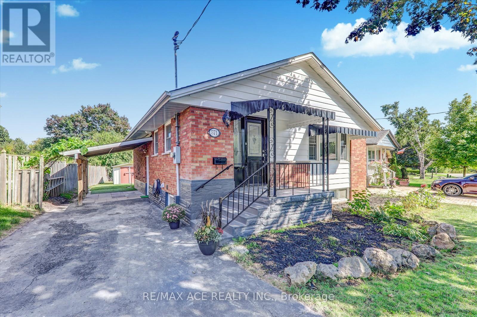Photo 3 of 571 Farewell Street, Oshawa ON