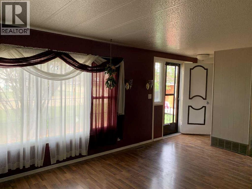 Photo 14 of 4601 50 Avenue, Daysland AB