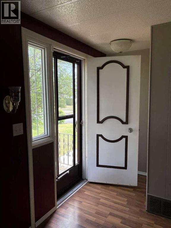 Photo 37 of 4601 50 Avenue, Daysland AB