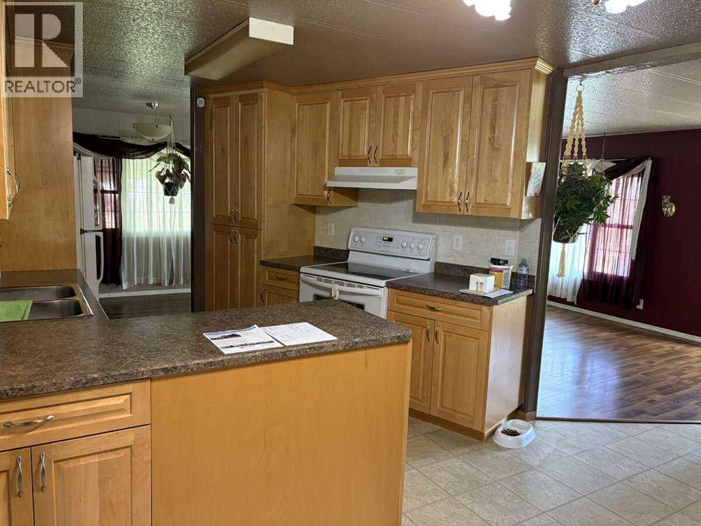 Photo 31 of 4601 50 Avenue, Daysland AB