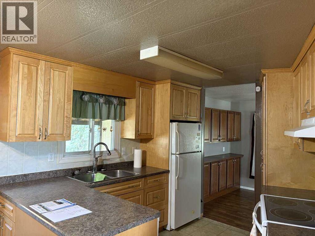 Photo 30 of 4601 50 Avenue, Daysland AB