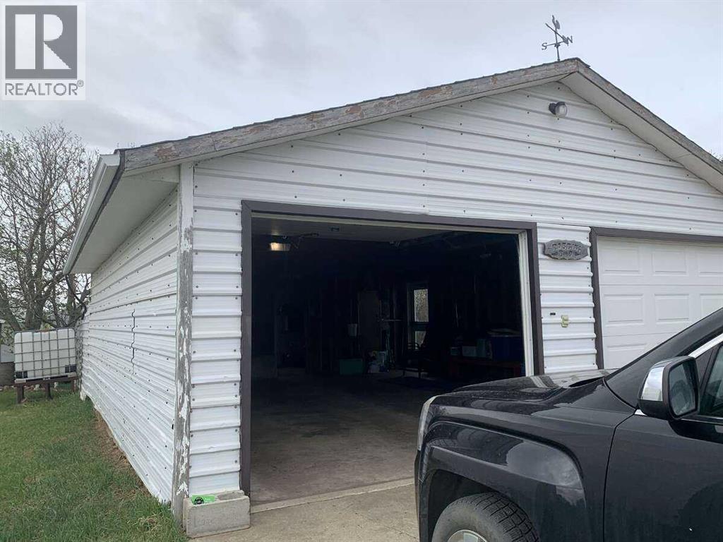 Photo 6 of 4601 50 Avenue, Daysland AB