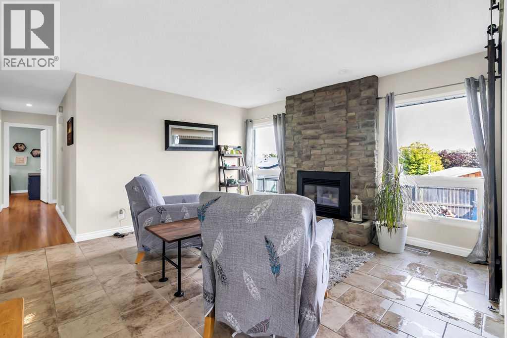 Photo 11 of 1215 Mapleglade Place Se, Calgary AB