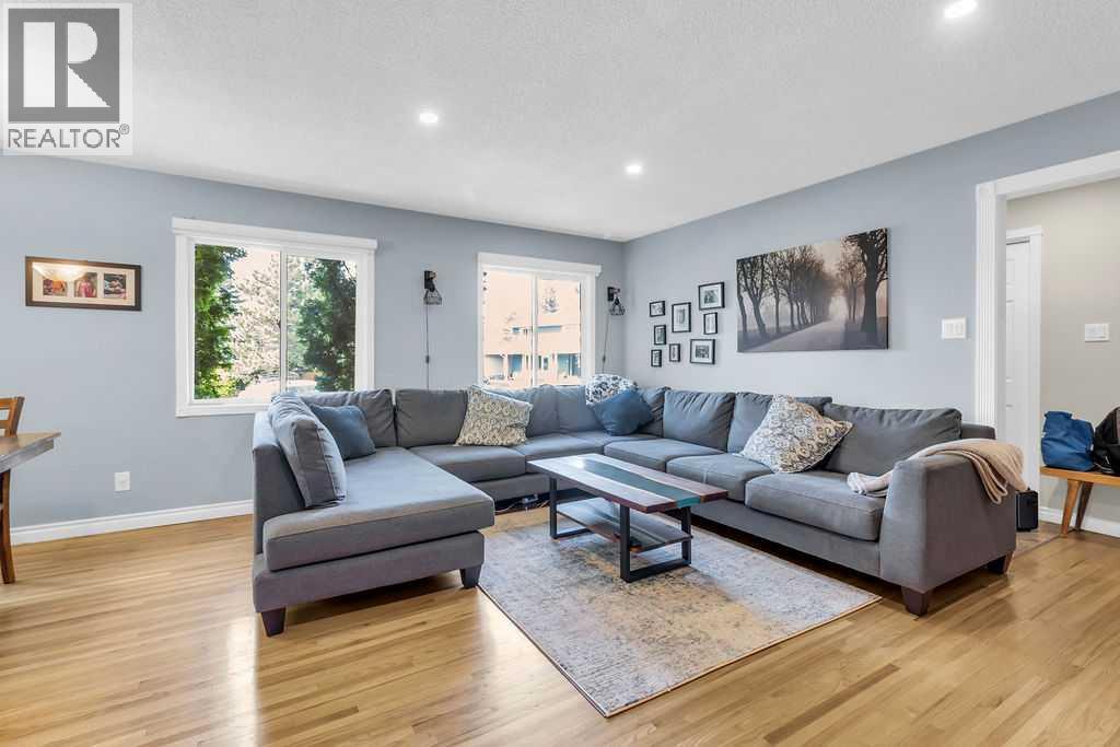 Photo 3 of 1215 Mapleglade Place Se, Calgary AB