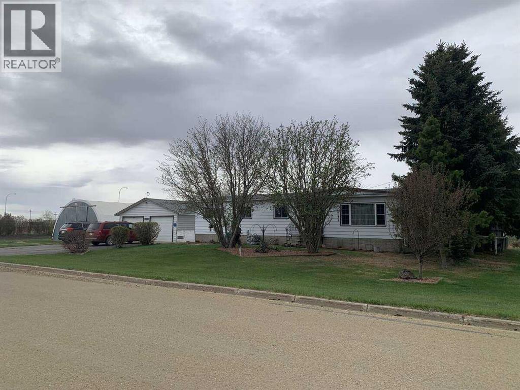 Photo 2 of 4601 50 Avenue, Daysland AB