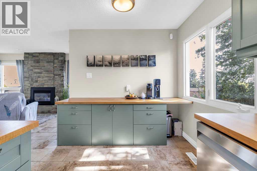 Photo 10 of 1215 Mapleglade Place Se, Calgary AB