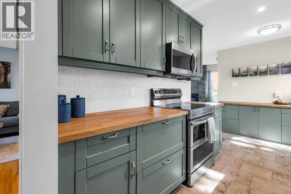 Photo 7 of 1215 Mapleglade Place Se, Calgary AB
