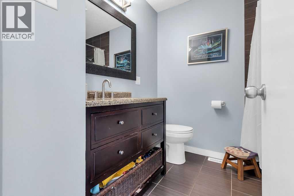 Photo 15 of 1215 Mapleglade Place Se, Calgary AB