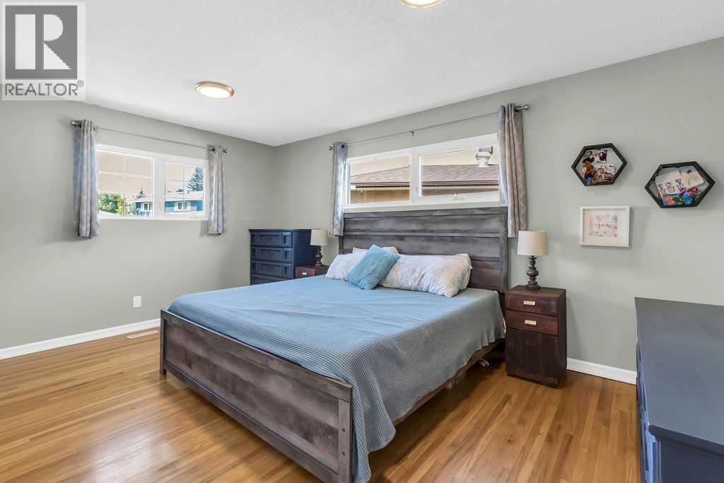 Photo 17 of 1215 Mapleglade Place Se, Calgary AB