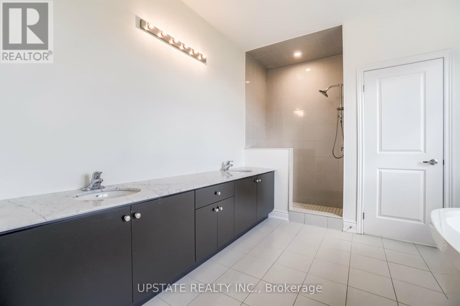 Photo 17 of 27 Valleyway Drive, Brampton ON