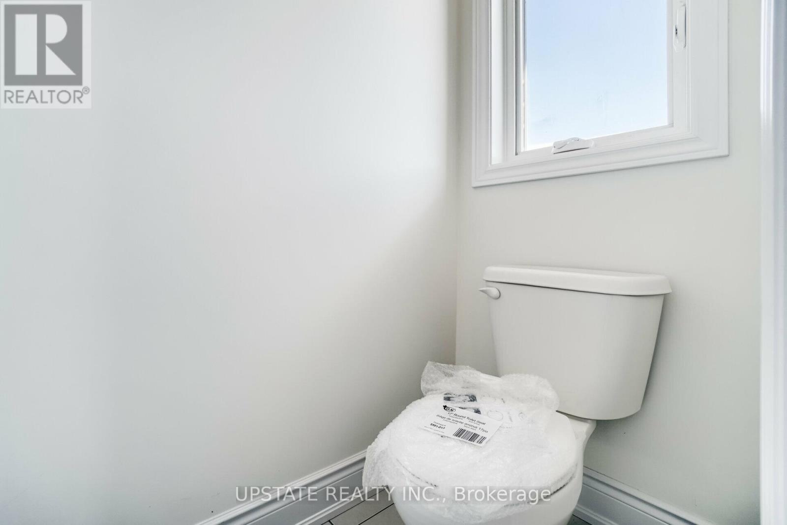 Photo 19 of 27 Valleyway Drive, Brampton ON