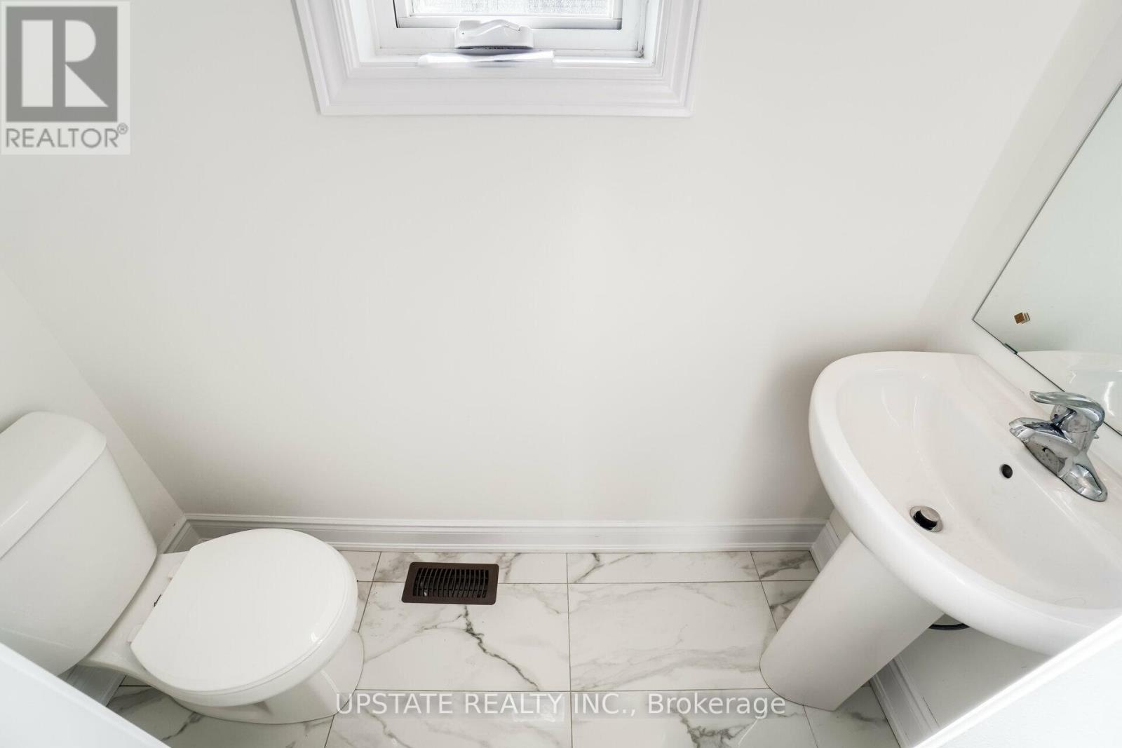 Photo 13 of 27 Valleyway Drive, Brampton ON