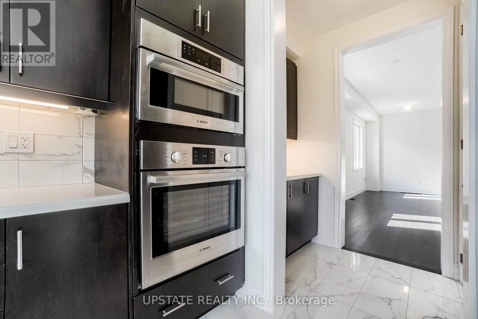 Photo 8 of 27 Valleyway Drive, Brampton ON