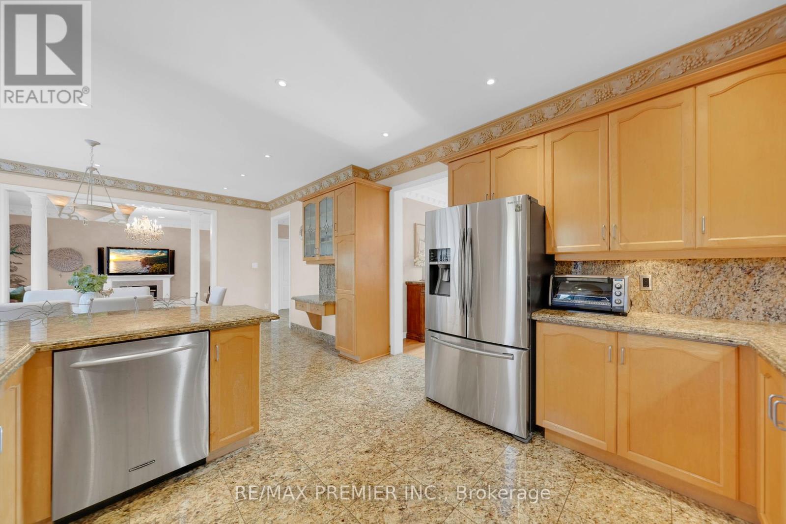 Photo 10 of 93 Novaview Crescent, Vaughan ON