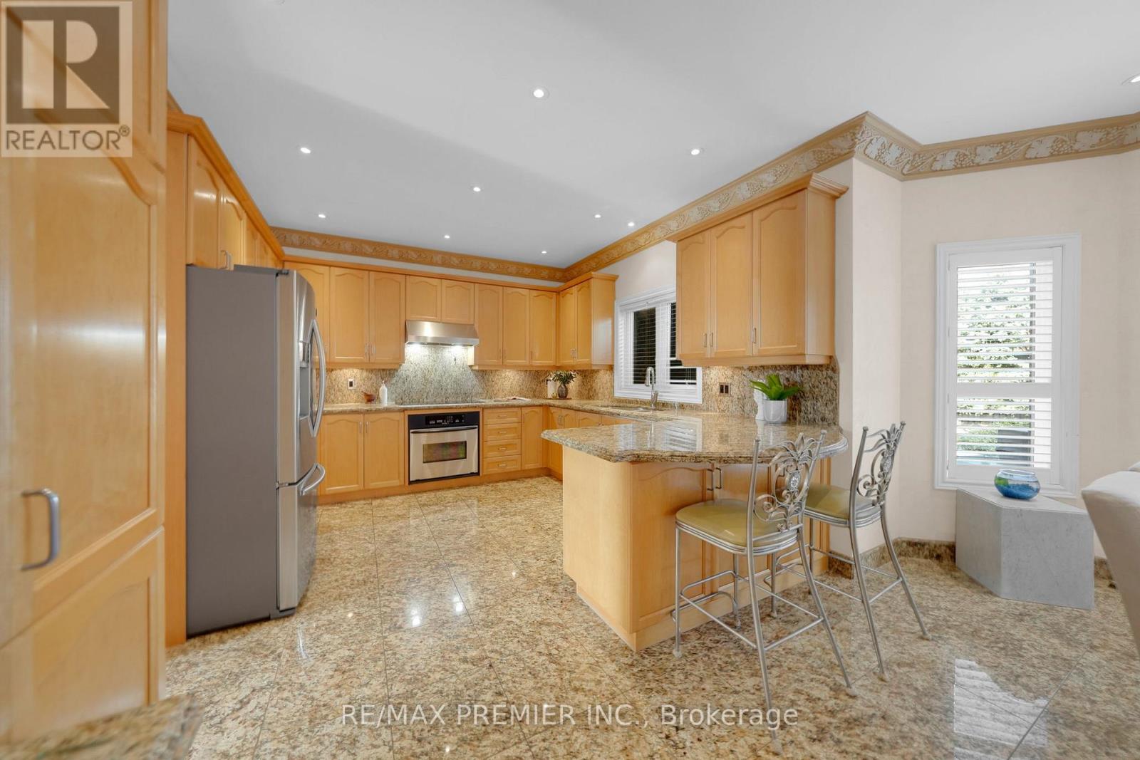 Photo 11 of 93 Novaview Crescent, Vaughan ON