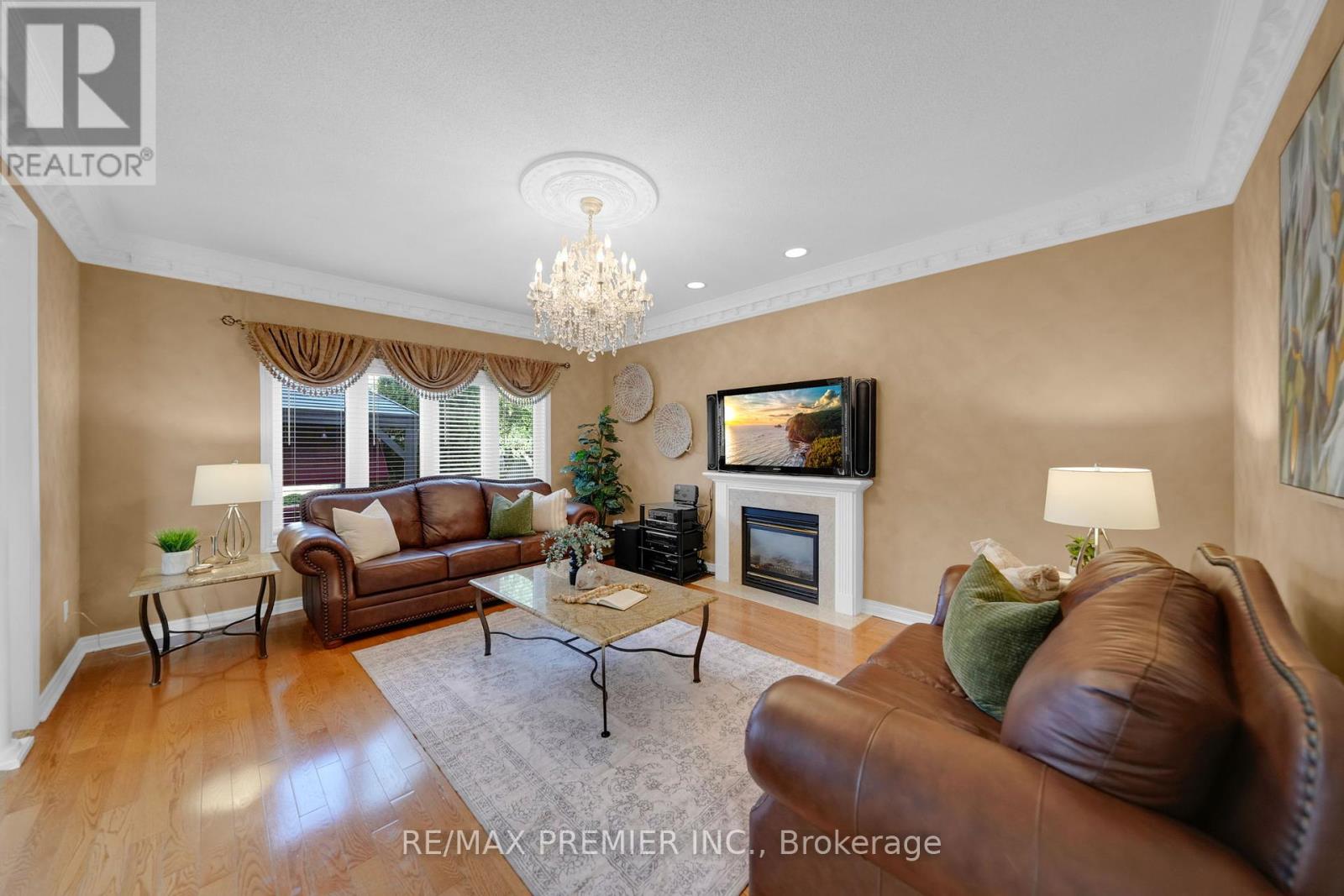 Photo 14 of 93 Novaview Crescent, Vaughan ON