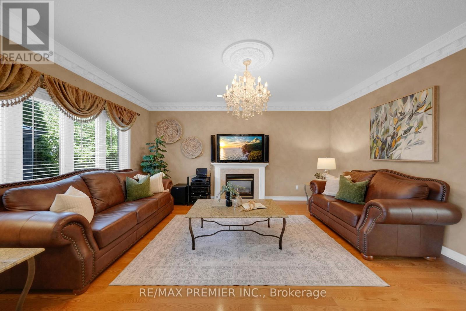 Photo 15 of 93 Novaview Crescent, Vaughan ON