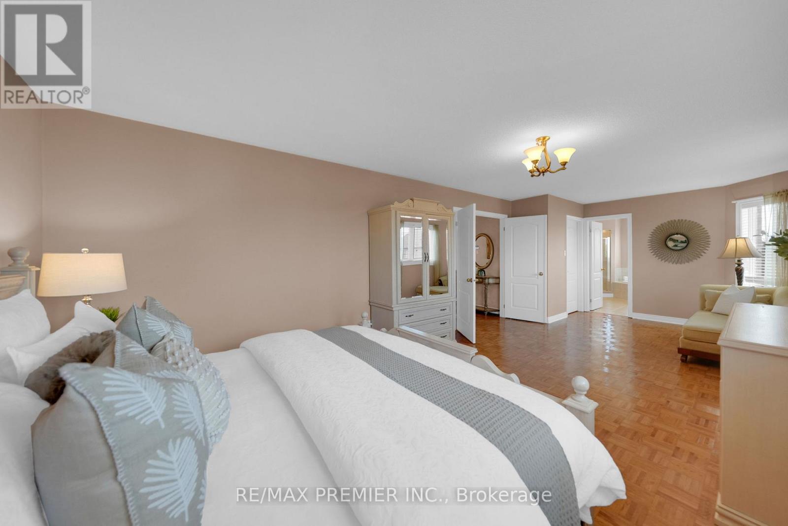 Photo 21 of 93 Novaview Crescent, Vaughan ON
