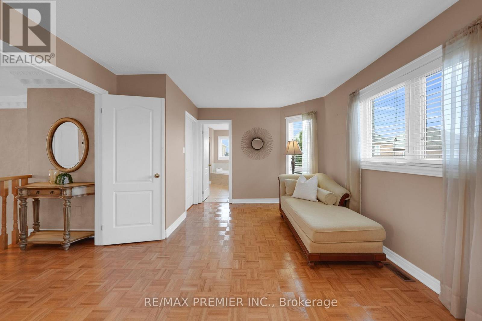 Photo 22 of 93 Novaview Crescent, Vaughan ON