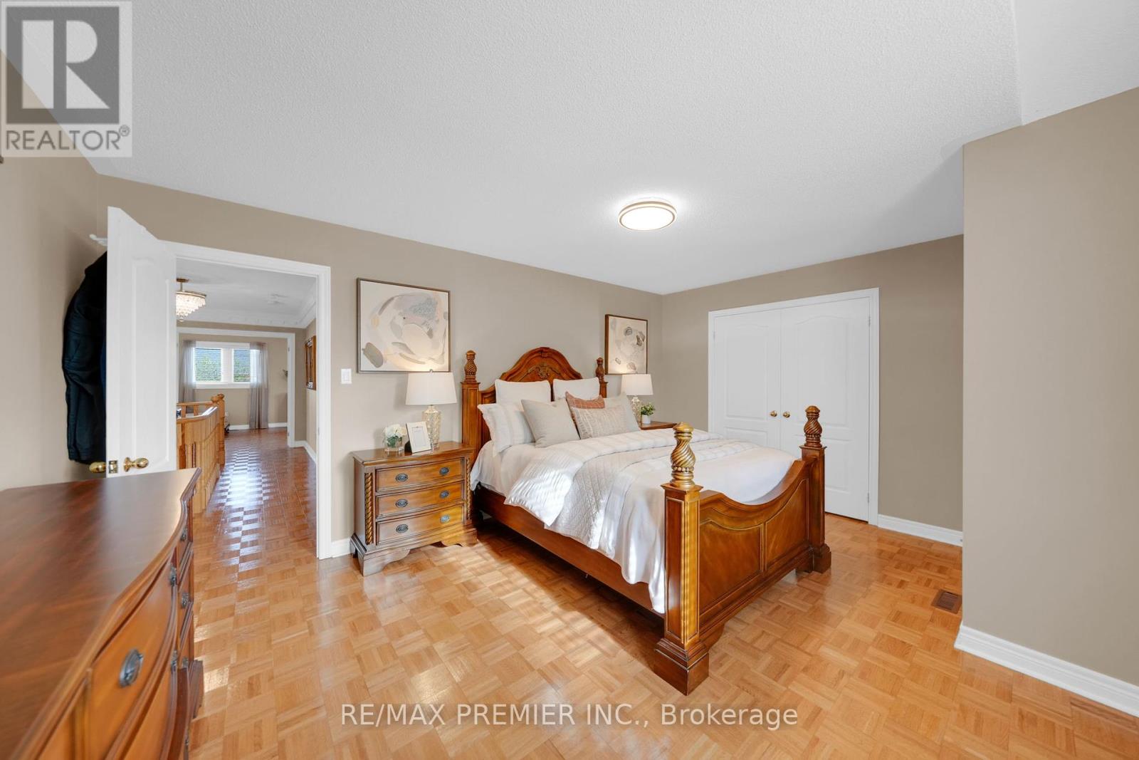 Photo 25 of 93 Novaview Crescent, Vaughan ON