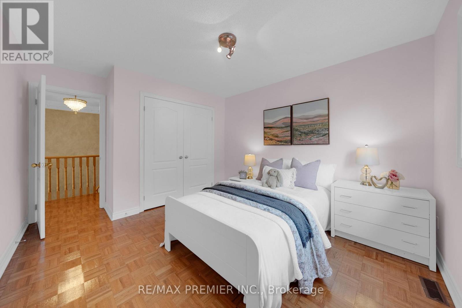 Photo 27 of 93 Novaview Crescent, Vaughan ON