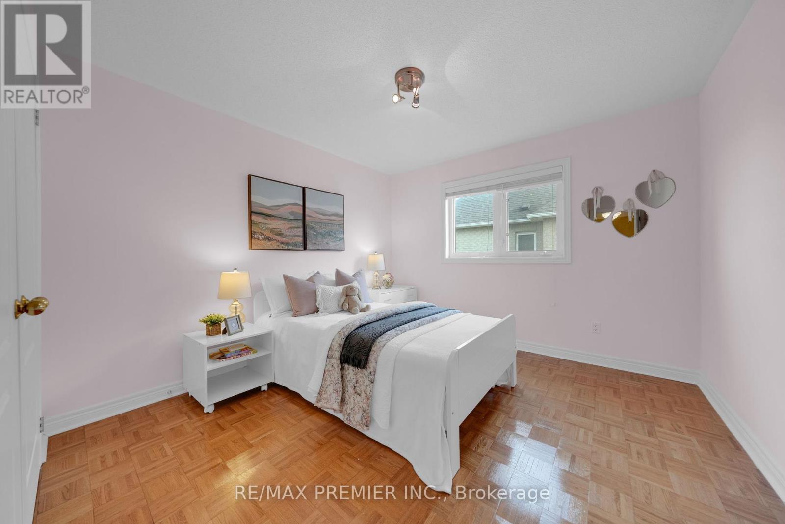 Photo 28 of 93 Novaview Crescent, Vaughan ON