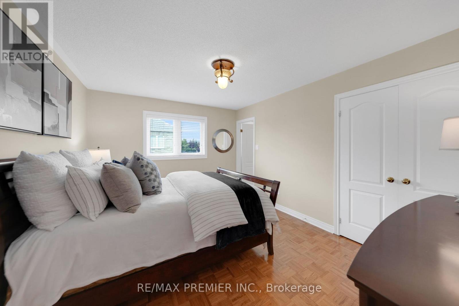 Photo 29 of 93 Novaview Crescent, Vaughan ON