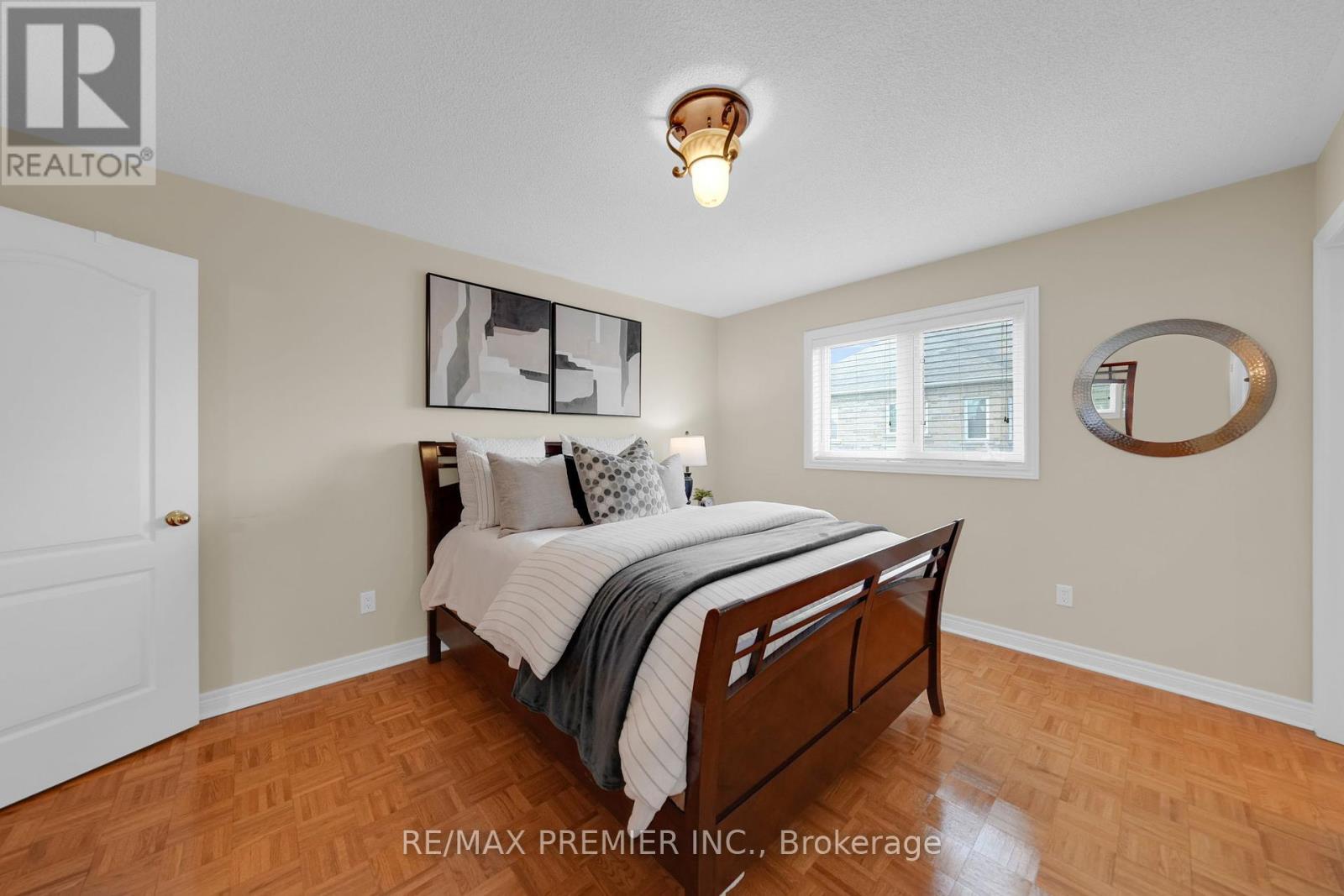Photo 30 of 93 Novaview Crescent, Vaughan ON