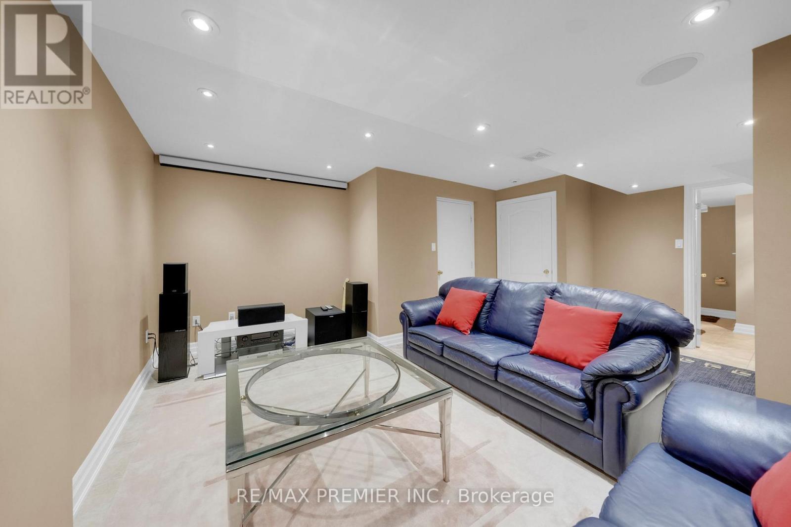 Photo 33 of 93 Novaview Crescent, Vaughan ON