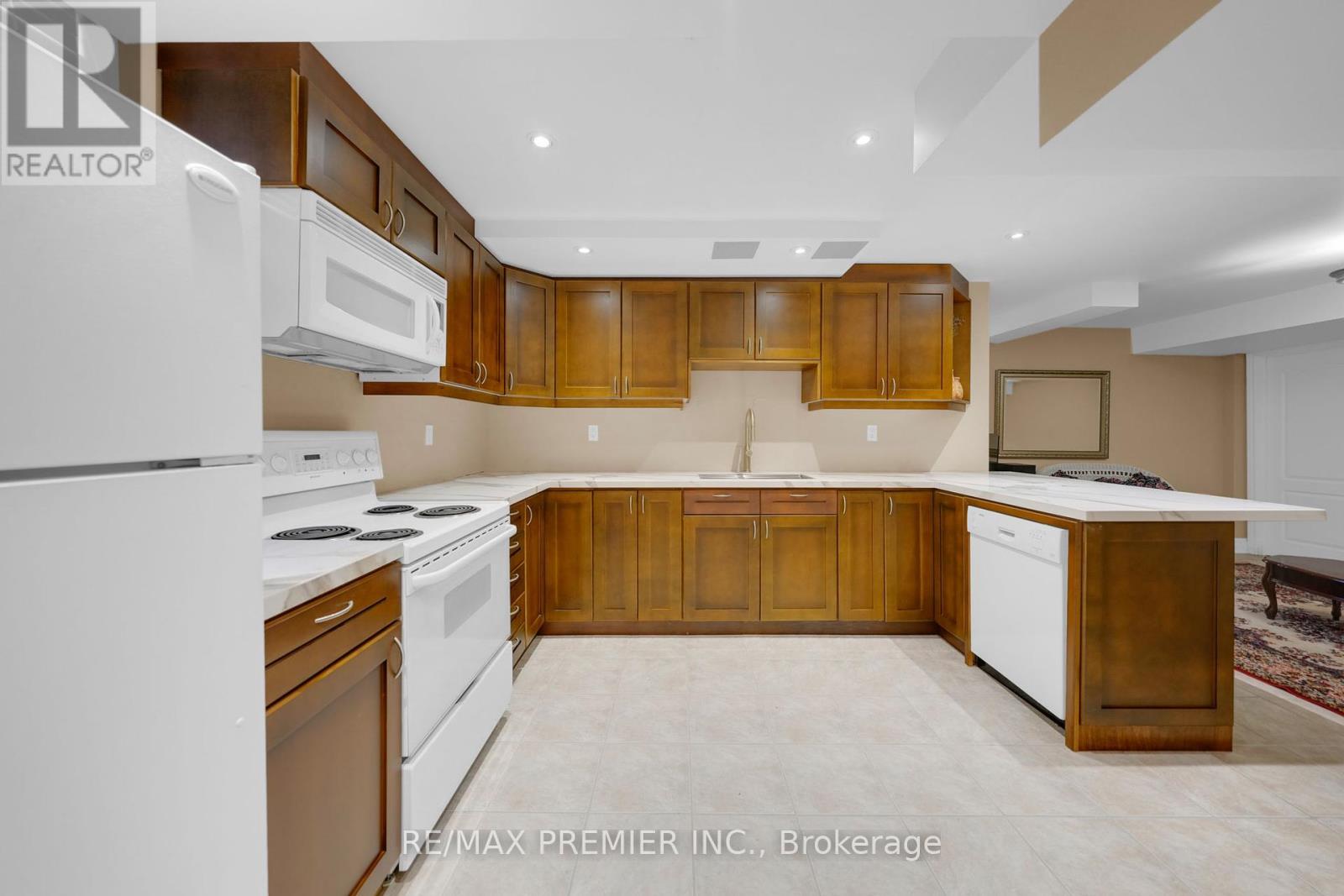 Photo 34 of 93 Novaview Crescent, Vaughan ON
