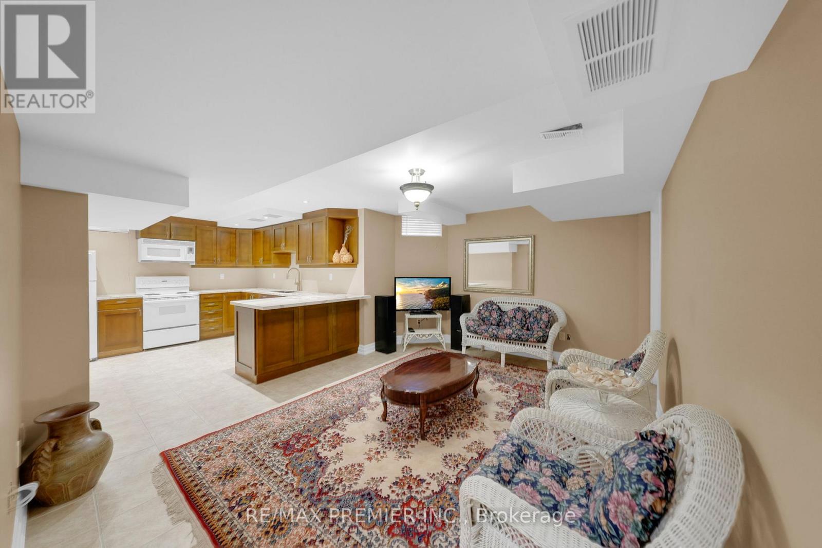 Photo 35 of 93 Novaview Crescent, Vaughan ON