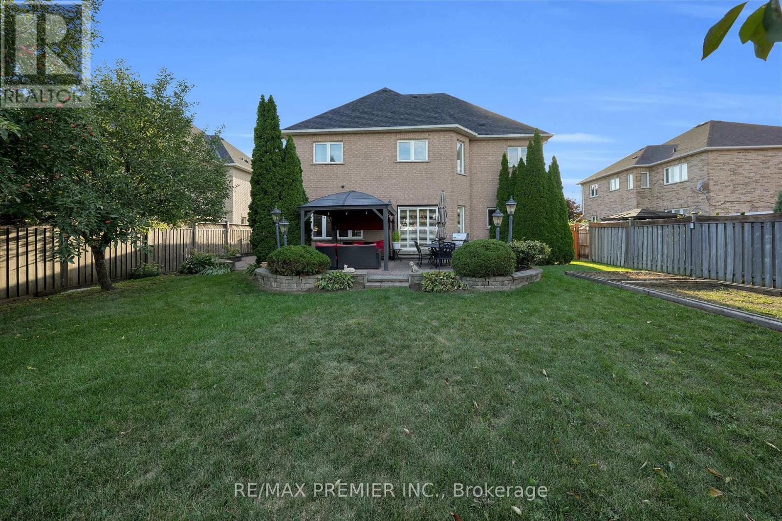 Photo 38 of 93 Novaview Crescent, Vaughan ON