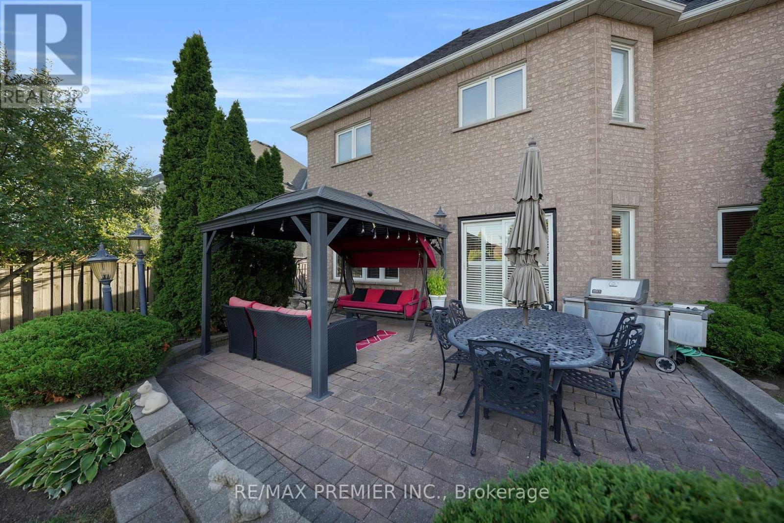 Photo 39 of 93 Novaview Crescent, Vaughan ON
