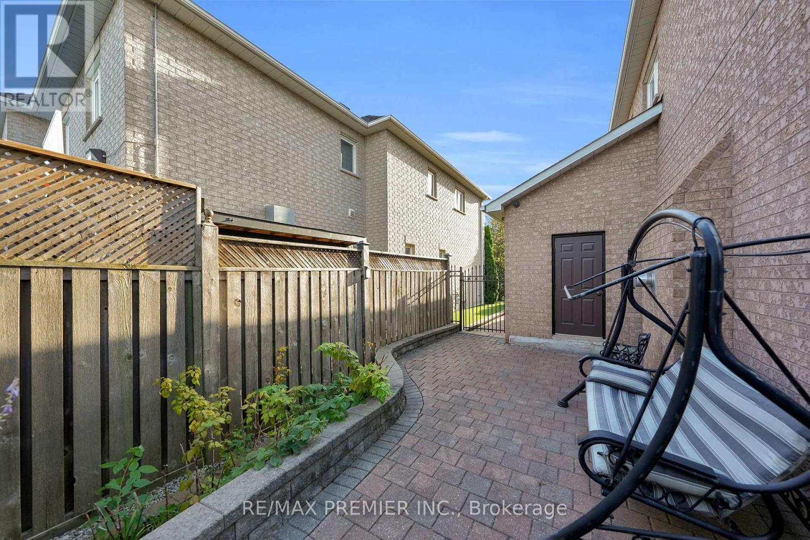 Photo 41 of 93 Novaview Crescent, Vaughan ON