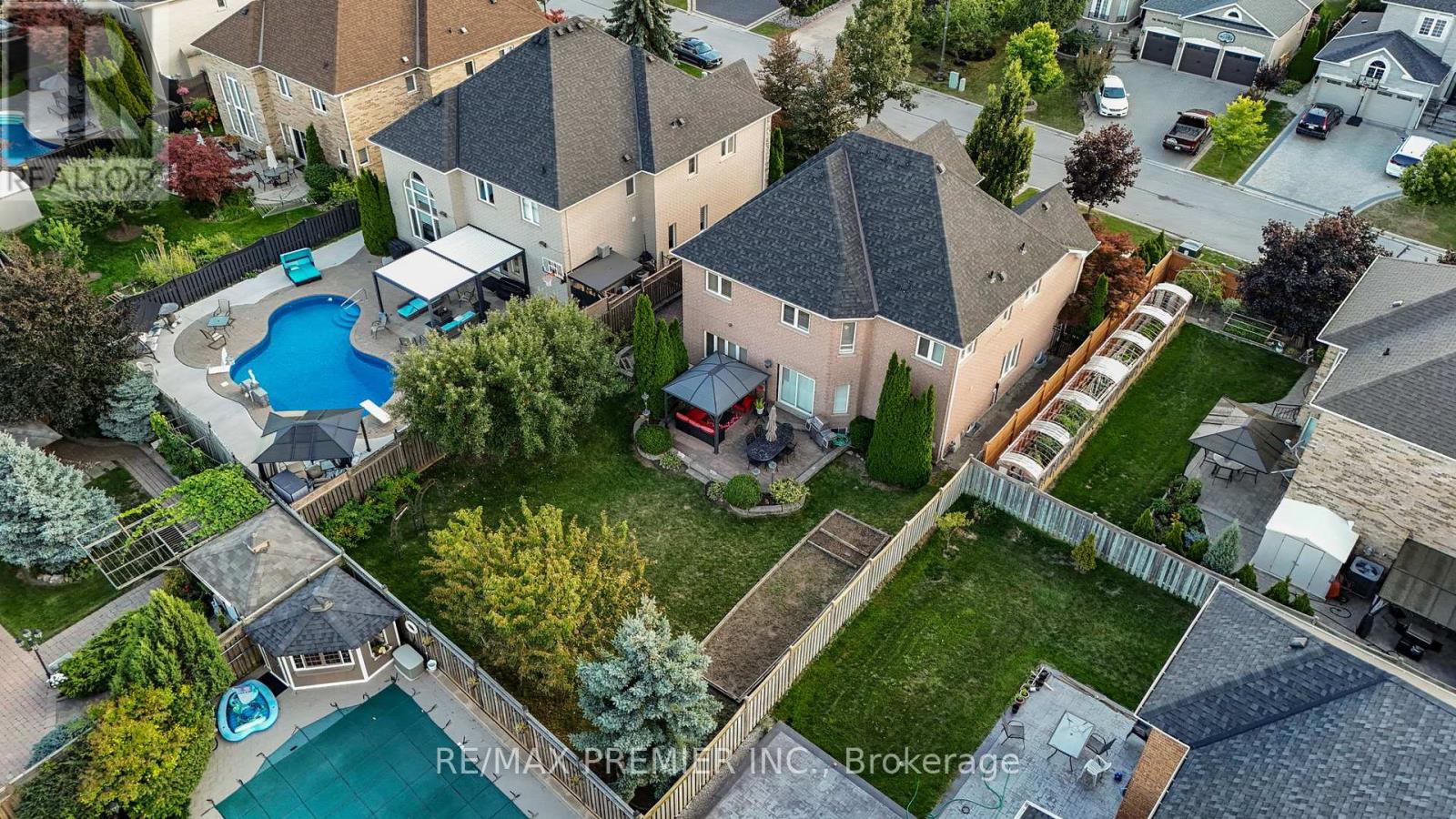 Photo 42 of 93 Novaview Crescent, Vaughan ON